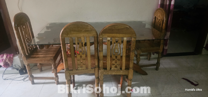 ডাইনিং টেবিল